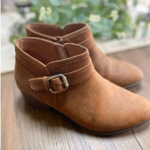 Clark’s Collection Brown ( dark saddle) Suede Ankle Boots.